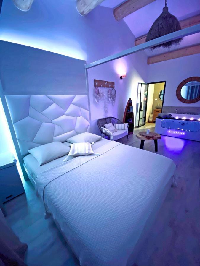 Villa Cocoon - Love Room Cocooning & 50 Nuances Cuges-les-Pins Exterior photo